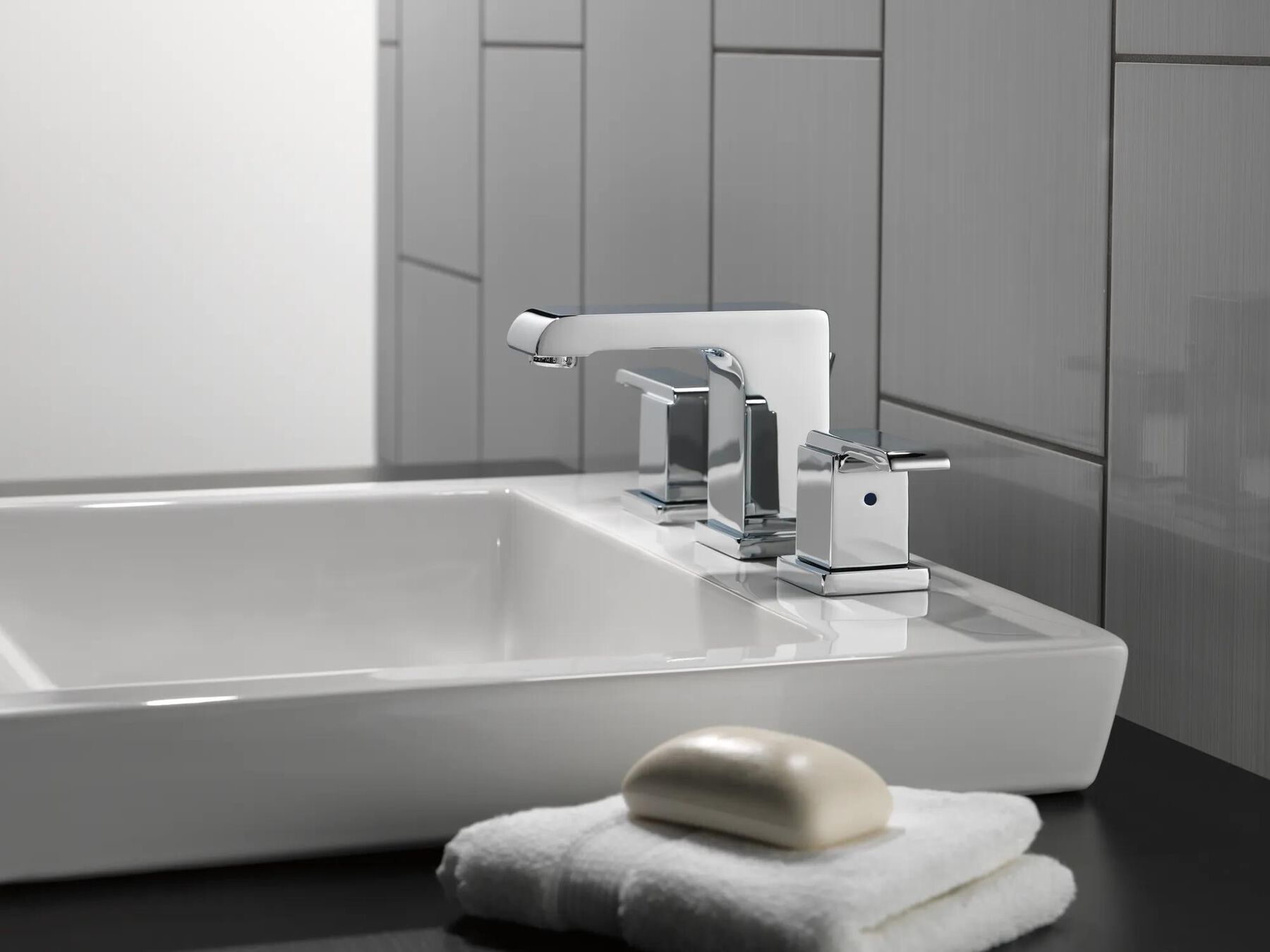 Two Handle Widespread Bathroom Faucet