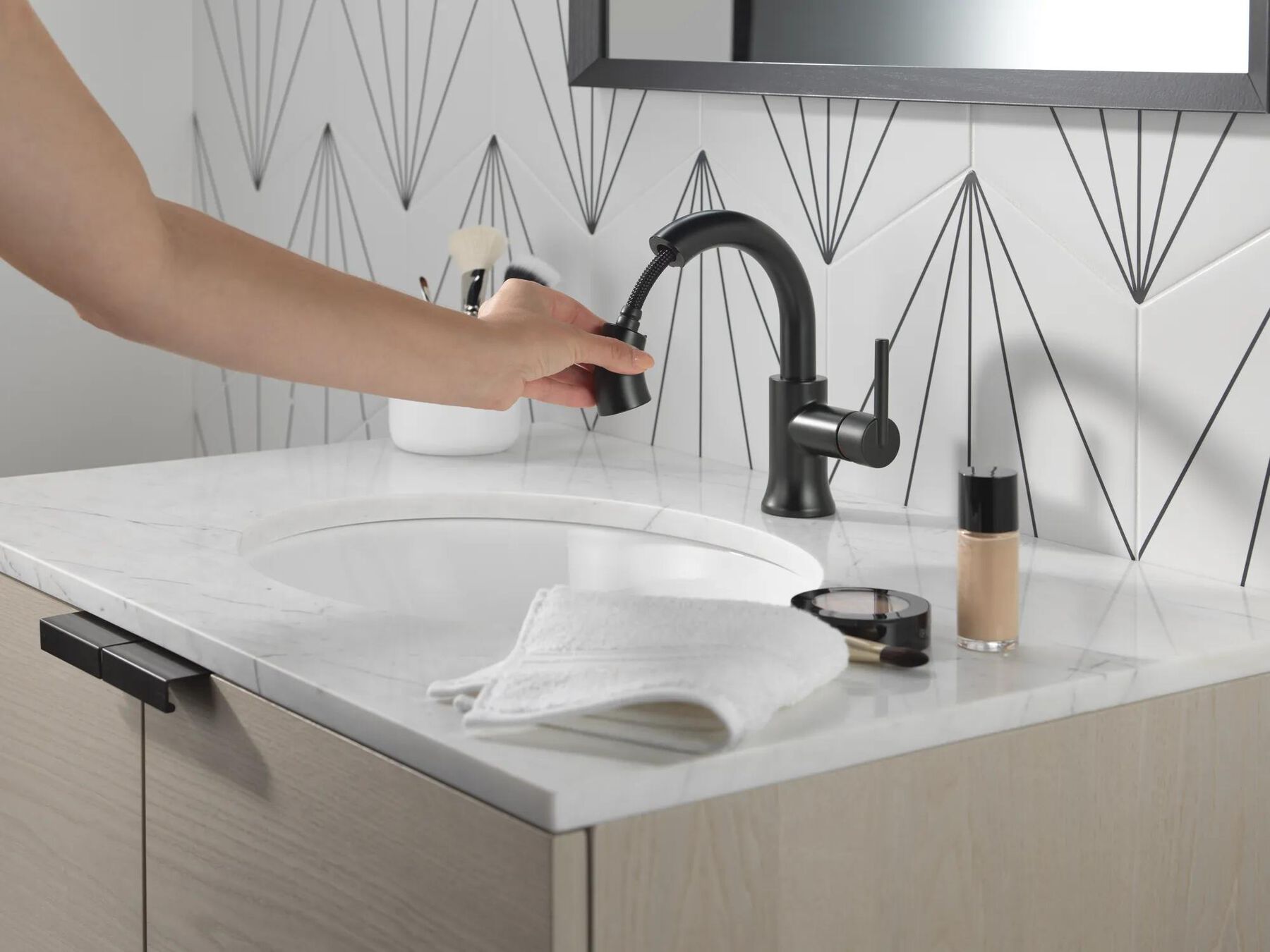 Single Handle Pull-Down Bathroom Faucet