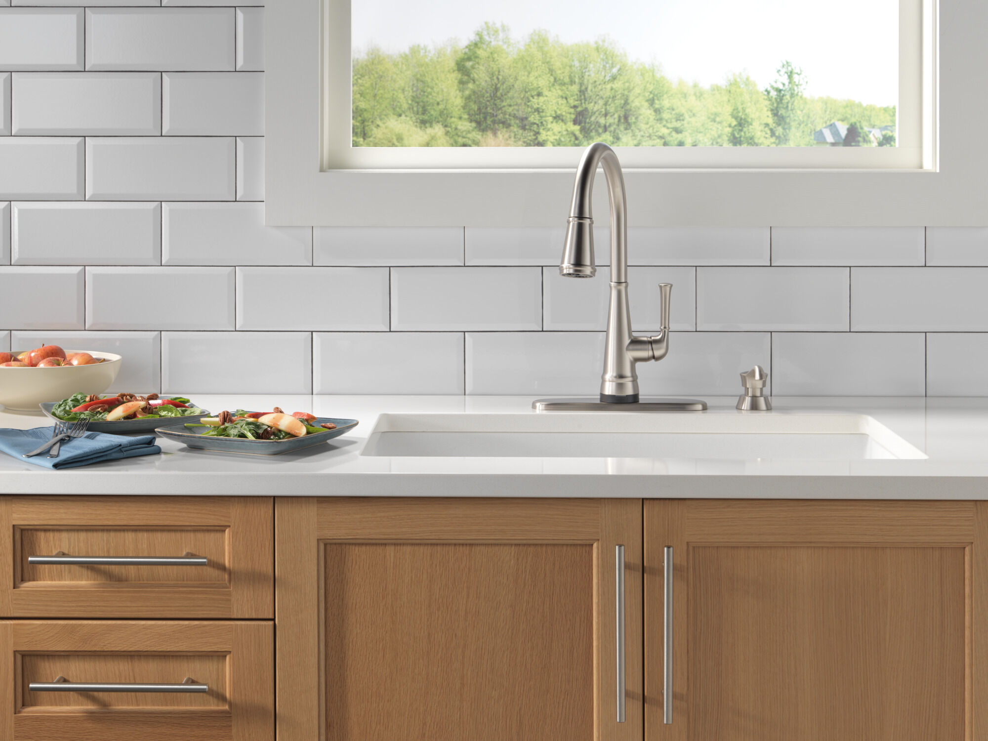 Single Handle Pull-Down Kitchen Faucet with Touch2O® Technology
