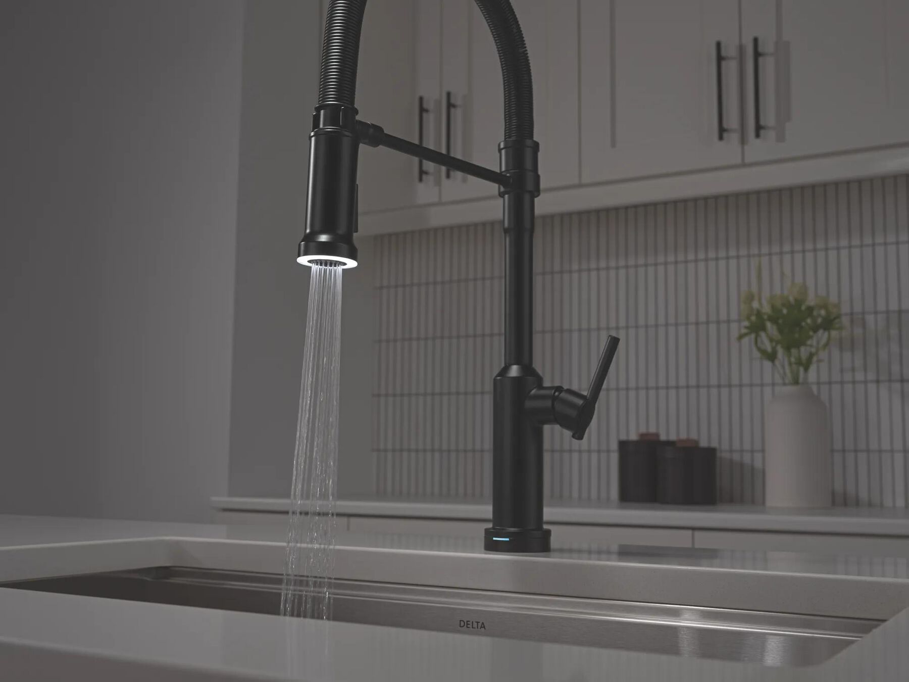 Touch2O&reg; Technology Kitchen Faucet with Touchless Technology