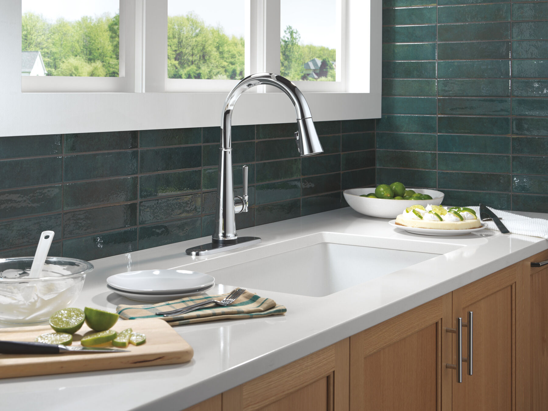 Touch<sub>2</sub>O&reg; Technology Kitchen Faucet with Touchless Technology
