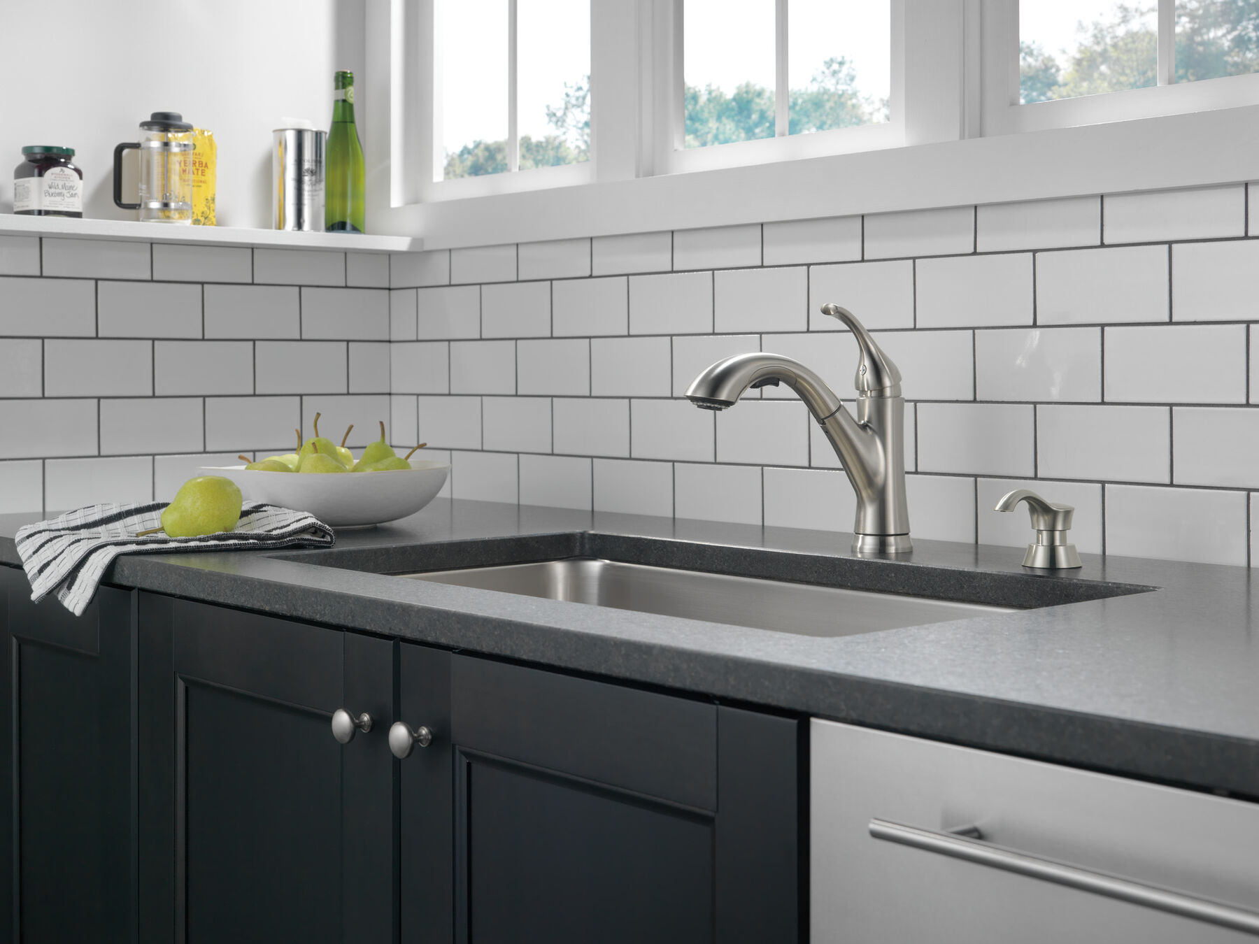 Single Handle Pull-Out Kitchen Faucet