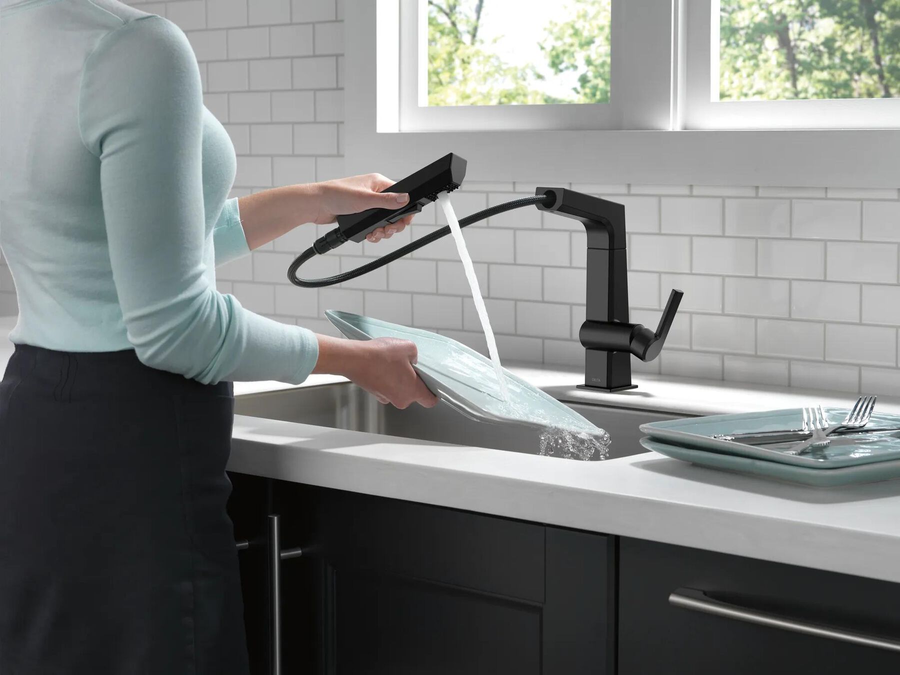 Single Handle Pull-Out Kitchen Faucet (Recertified)