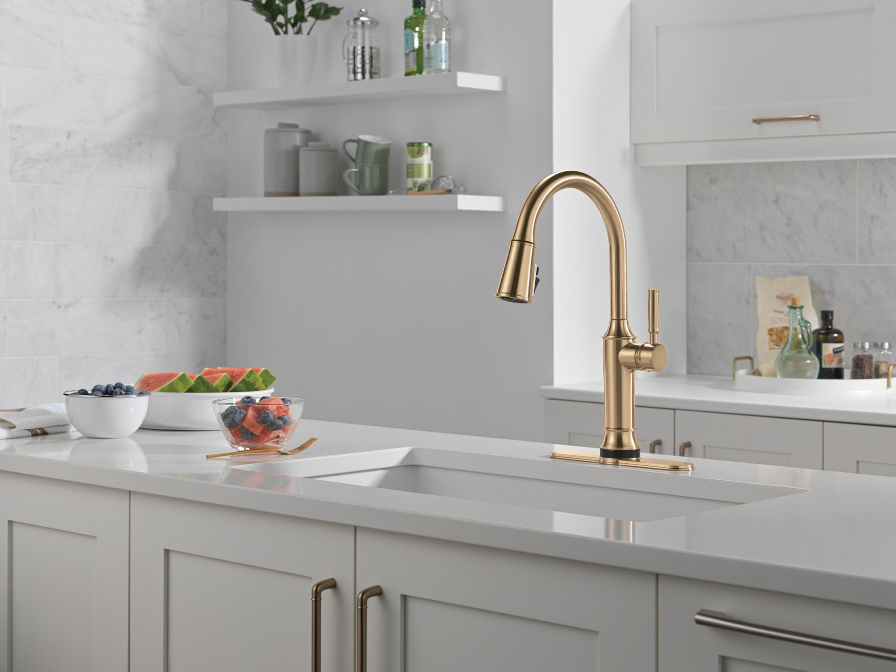 Touch<sub>2</sub>O&reg; Technology Kitchen Faucet with Touchless Technology