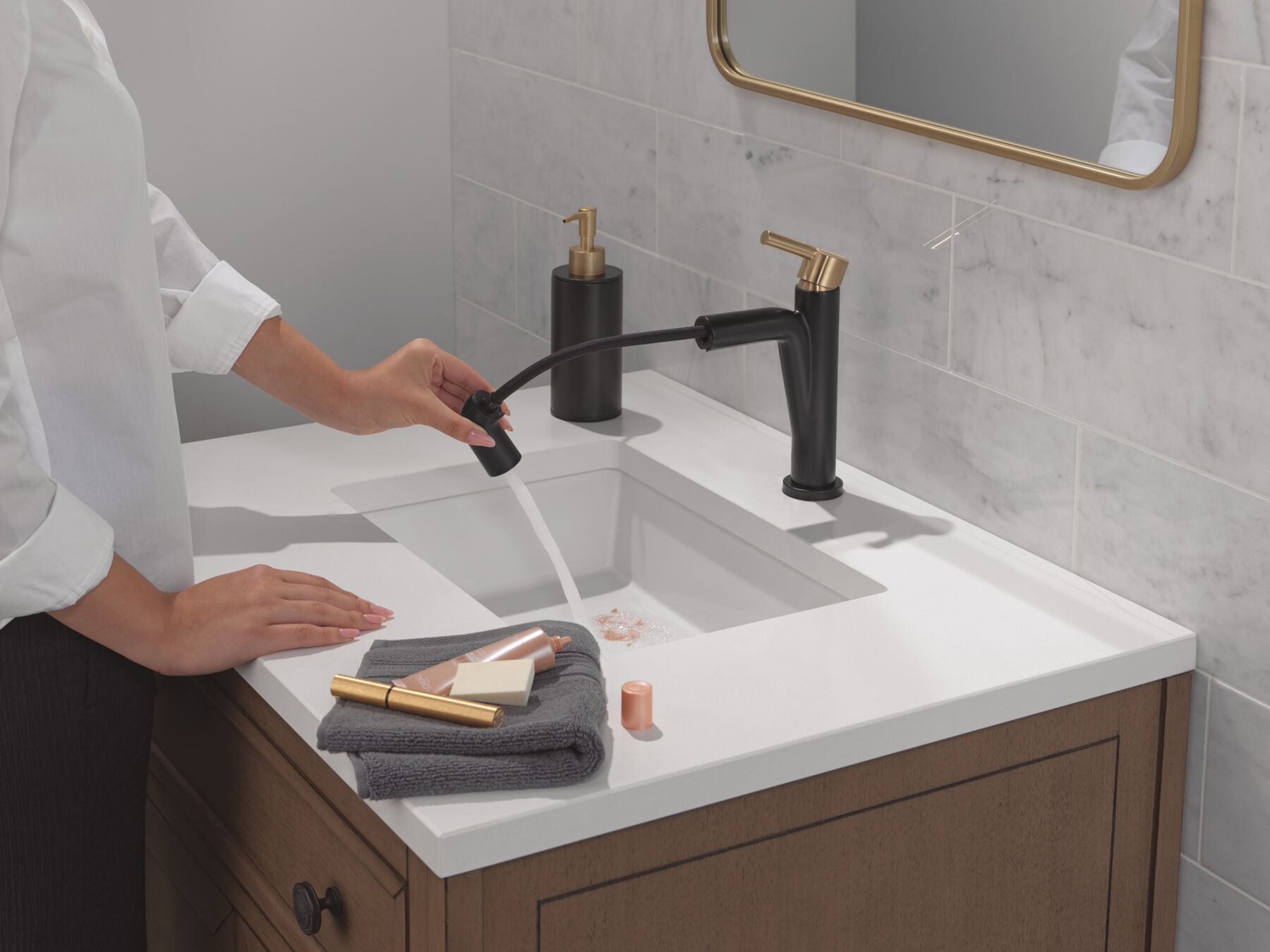 Single Handle Pull-Down Bathroom Faucet