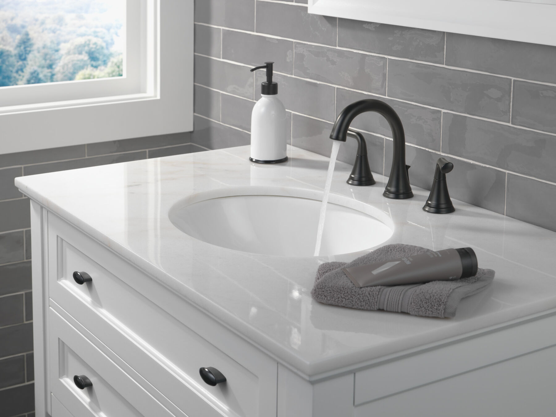 Two Handle Widespread Bathroom Faucet