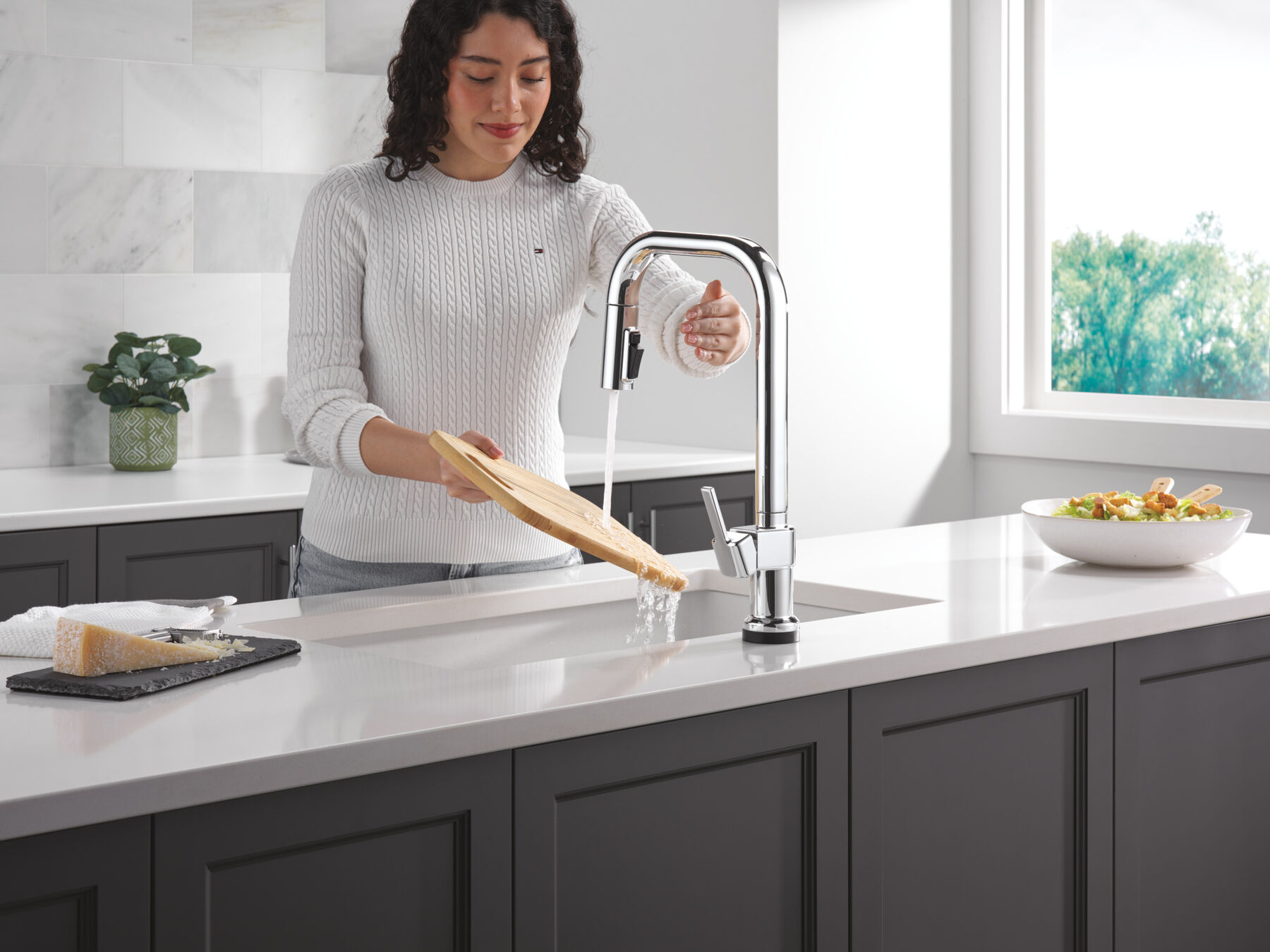Touch2O&reg; with Touchless Technology Single Handle Pull-Down Kitchen Faucet