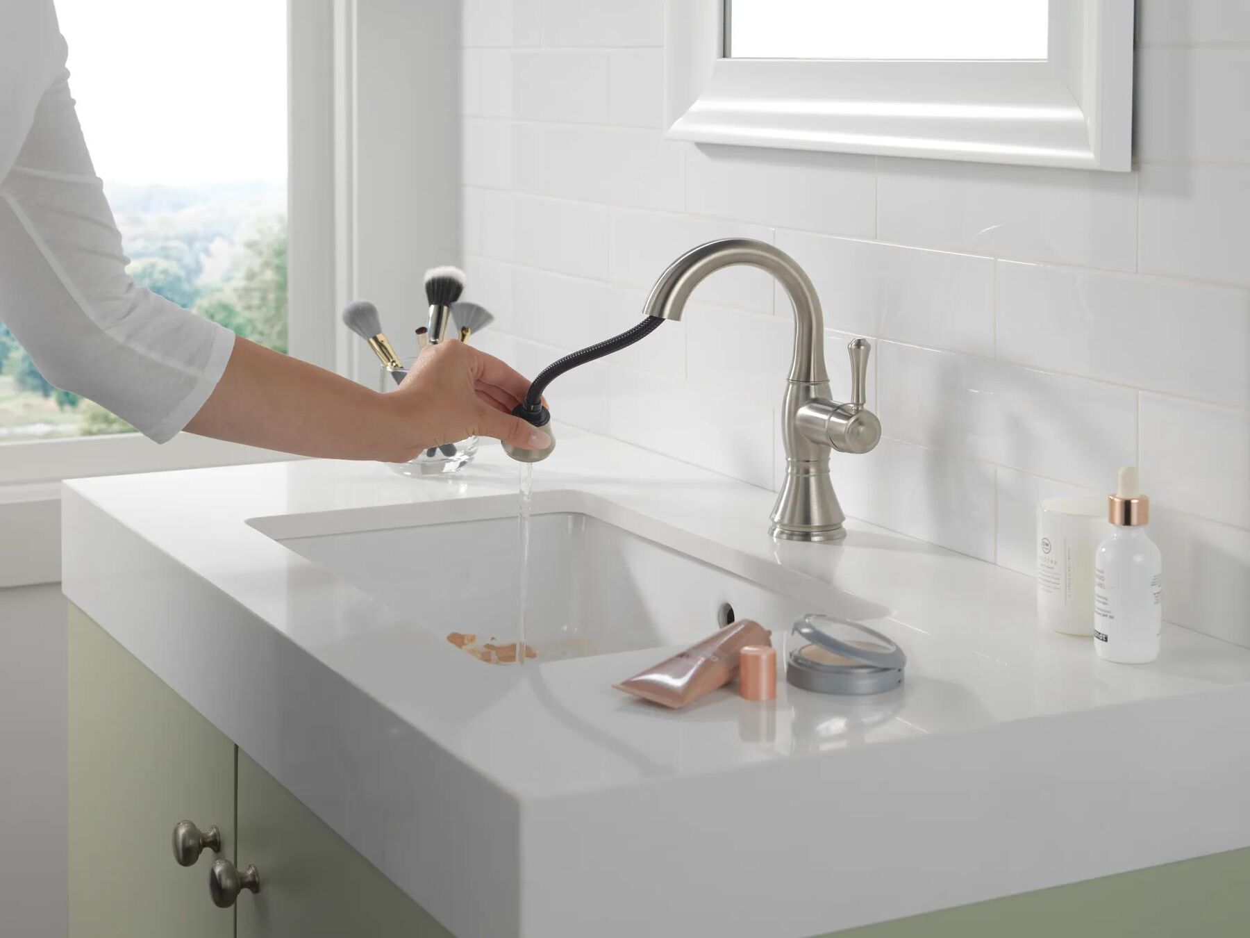 Single Handle Pull Down Bathroom Faucet