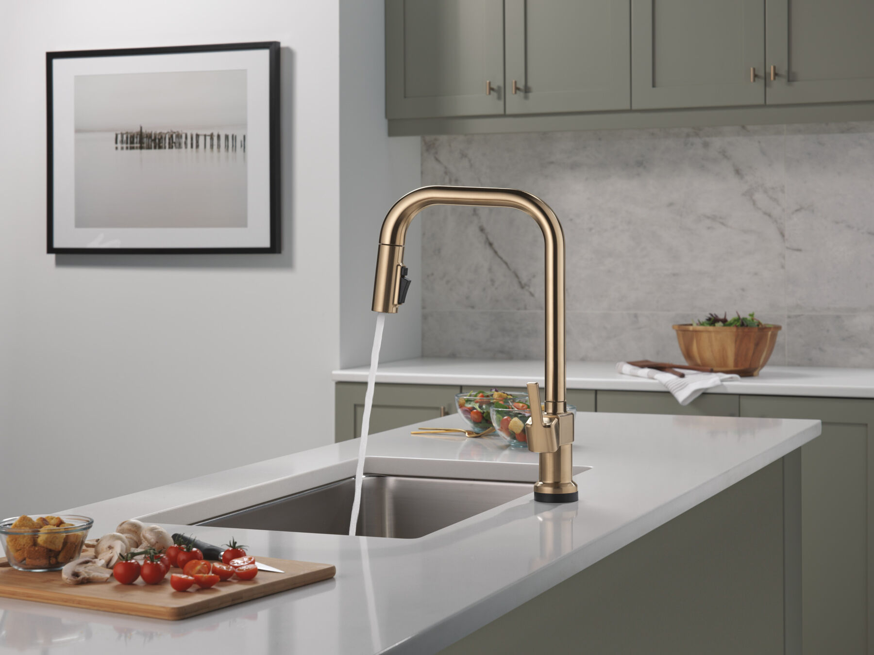 Touch2O&reg; with Touchless Technology Single Handle Pull-Down Kitchen Faucet