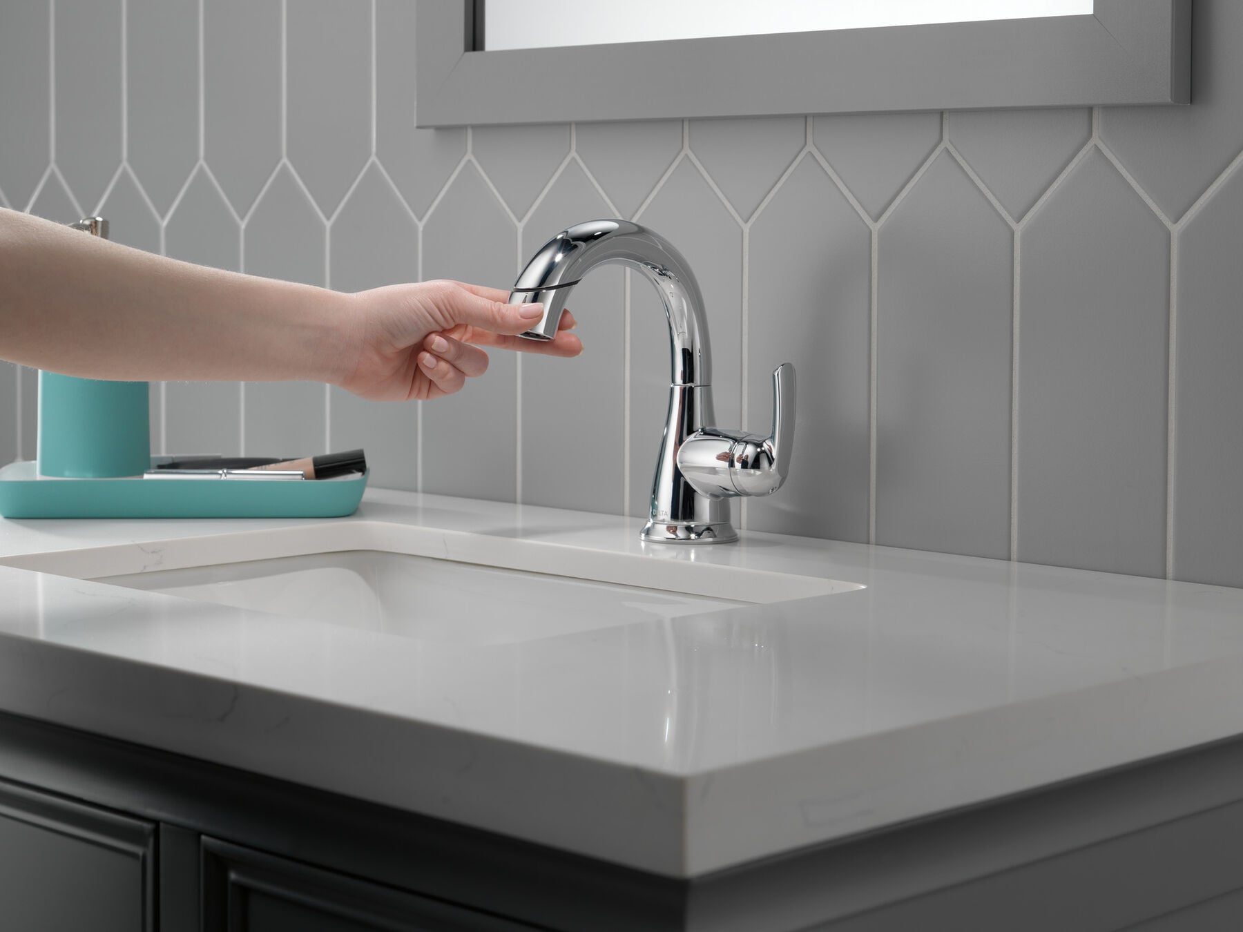 Single Handle Pull-Down Bathroom Faucet