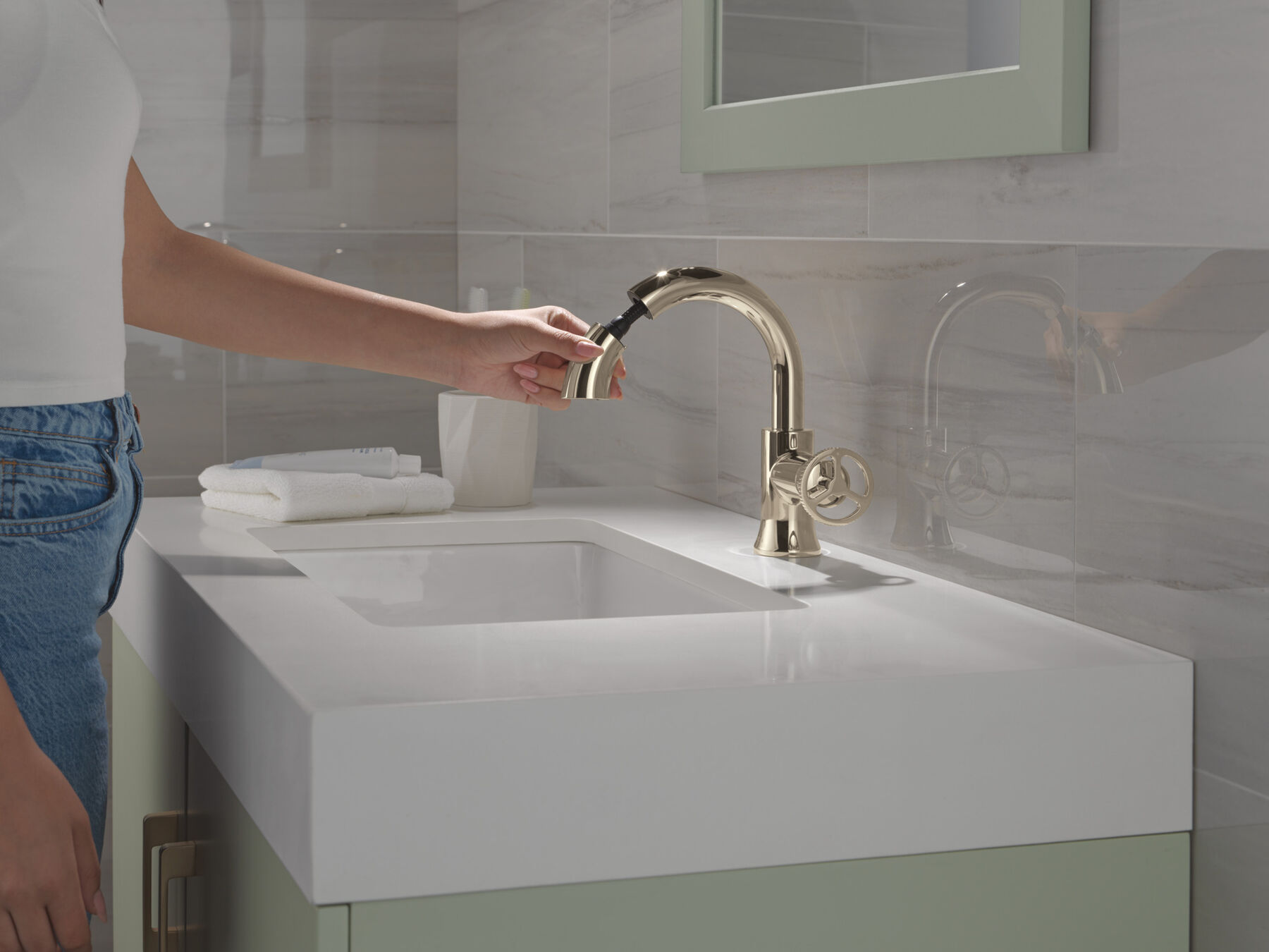 Single Handle Pull-Down Bathroom Faucet