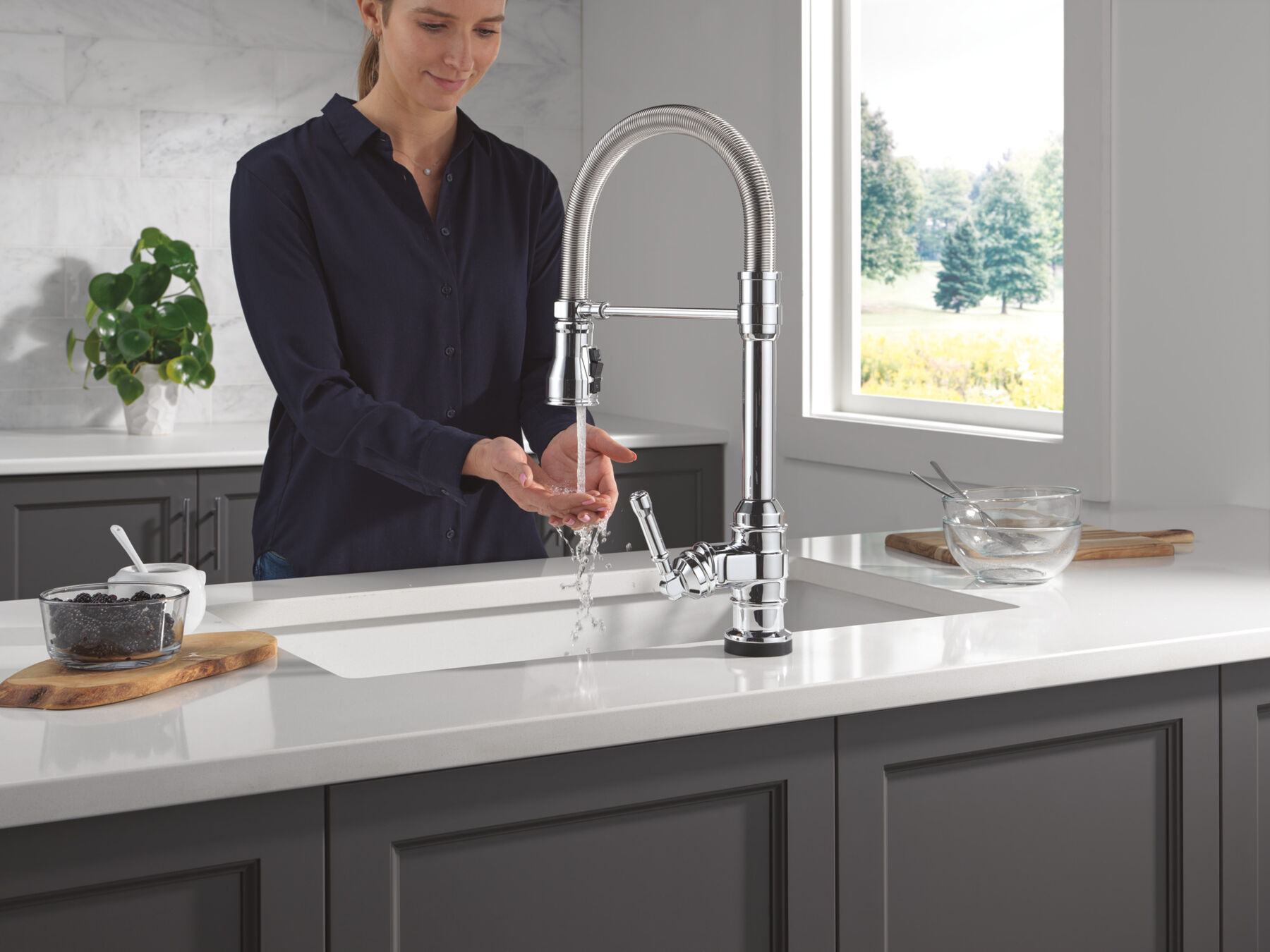 Touch<sub>2</sub>O&reg; Technology Kitchen Faucet with Touchless Technology