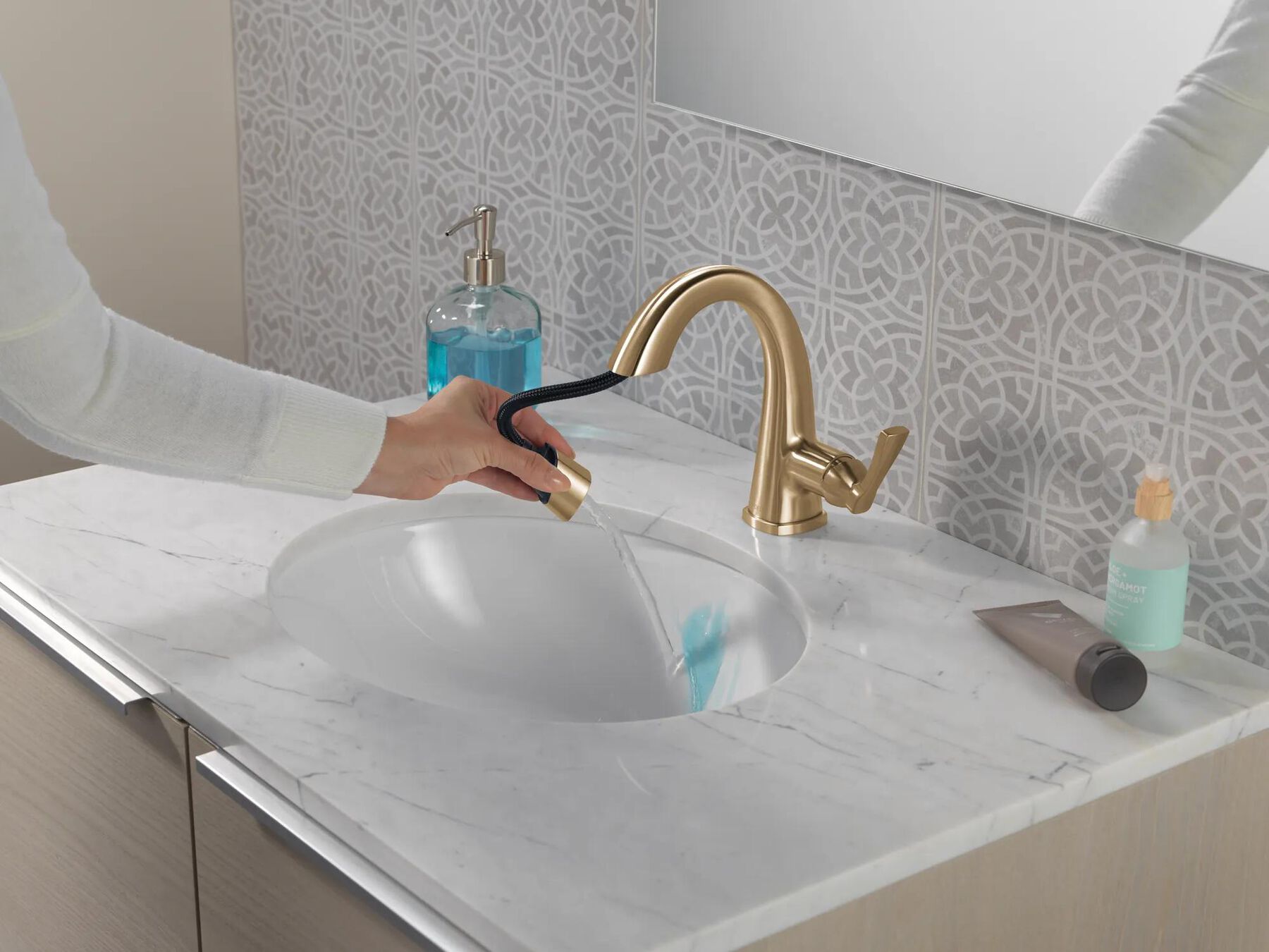 Single Handle Pull Down Bathroom Faucet (Recertified)