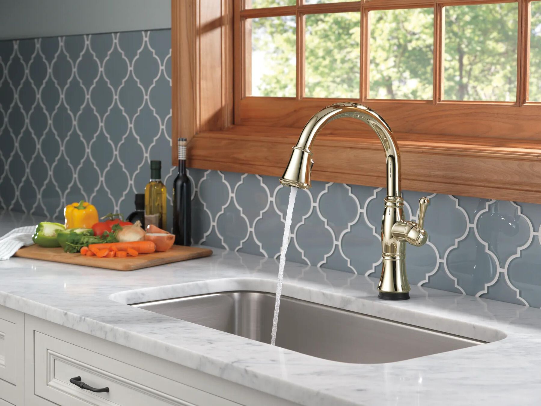 Single Handle Pull-Down Kitchen Faucet with Touch<sub>2</sub>O&reg; and ShieldSpray&reg; Technologies