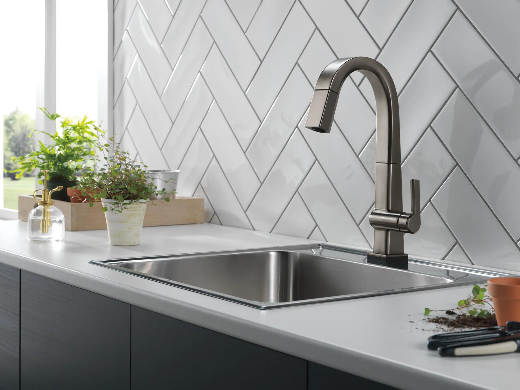Single Handle Pull Down Bar/Prep Faucet With Touch<sub>2</sub>O Technology
