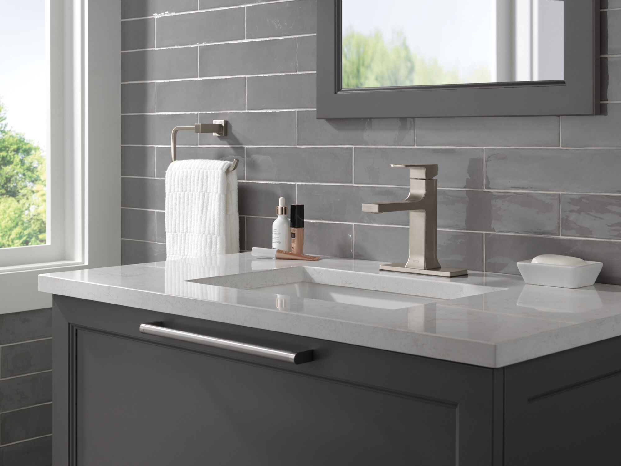 Towel Ring in Stainless IAO20846-SS | Delta Faucet