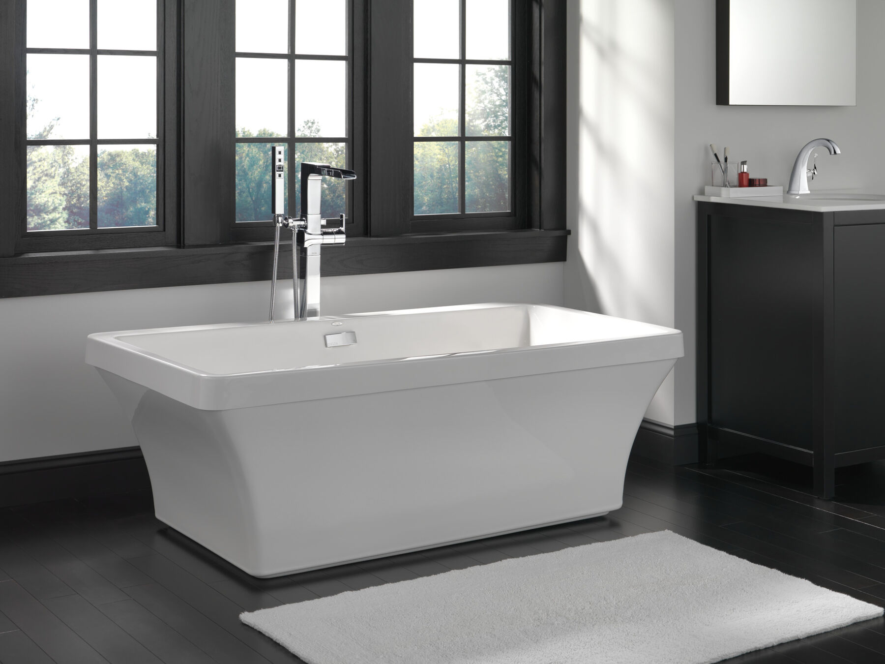 60'' x 32'' Freestanding Tub with Integrated Waste and Overflow