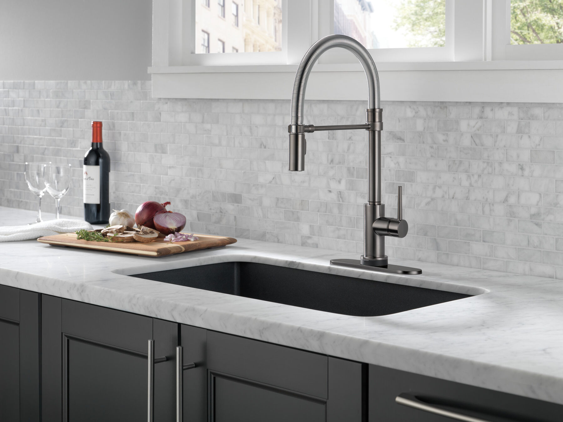 Single-Handle Pull-Down Spring Kitchen Faucet with Touch<sub>2</sub>O&reg; Technology