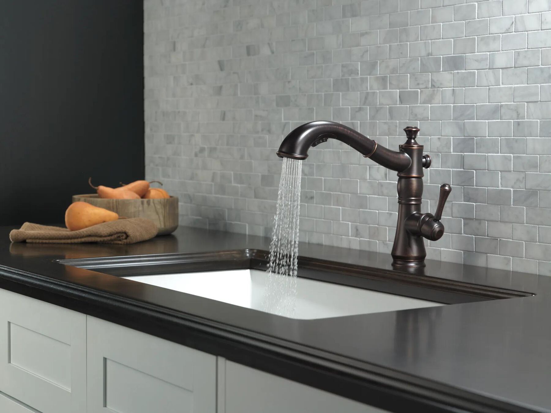Single Handle Pull-Out Kitchen Faucet
