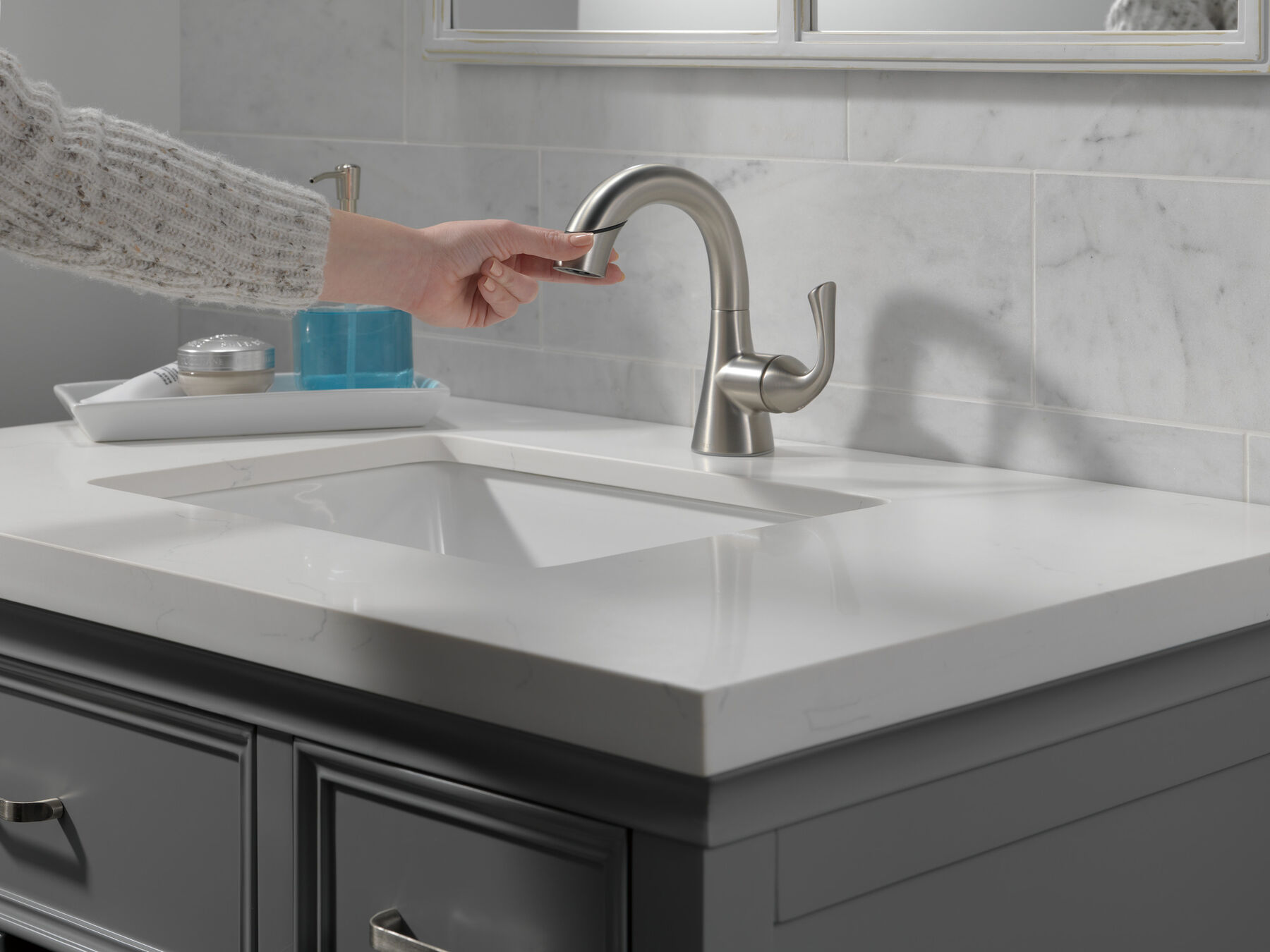 Single Handle Pull-Down Bathroom Faucet