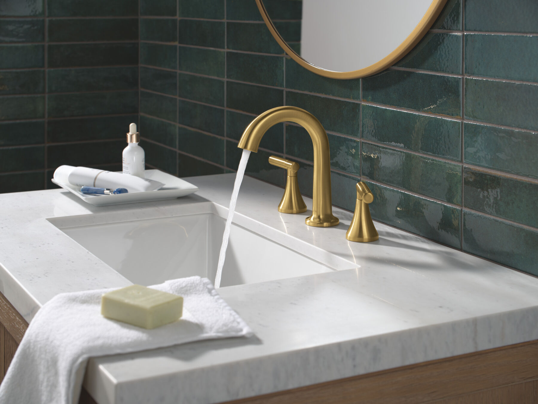 Two Handle Widespread Bathroom Faucet