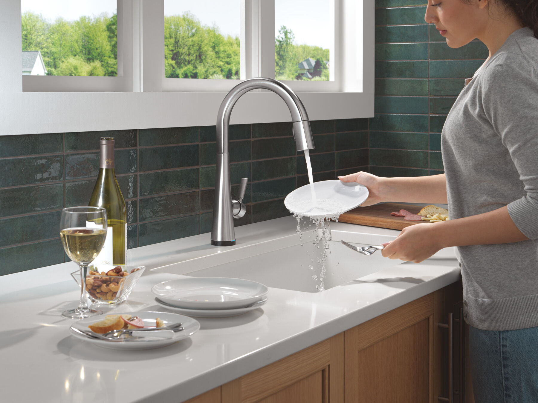 Touch<sub>2</sub>O&reg; Technology Kitchen Faucet with Touchless Technology