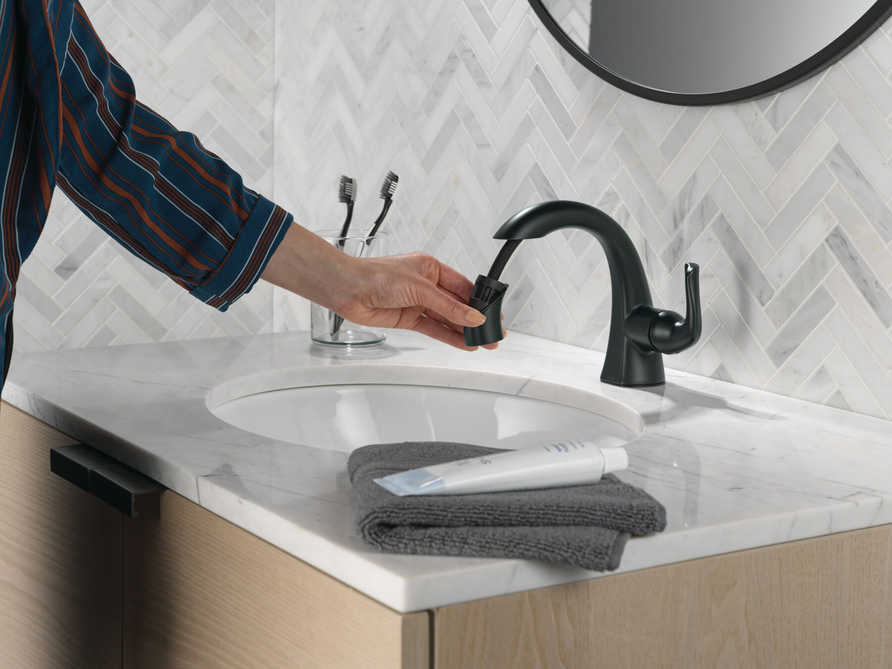 Single Handle Pull-Down Bathroom Faucet