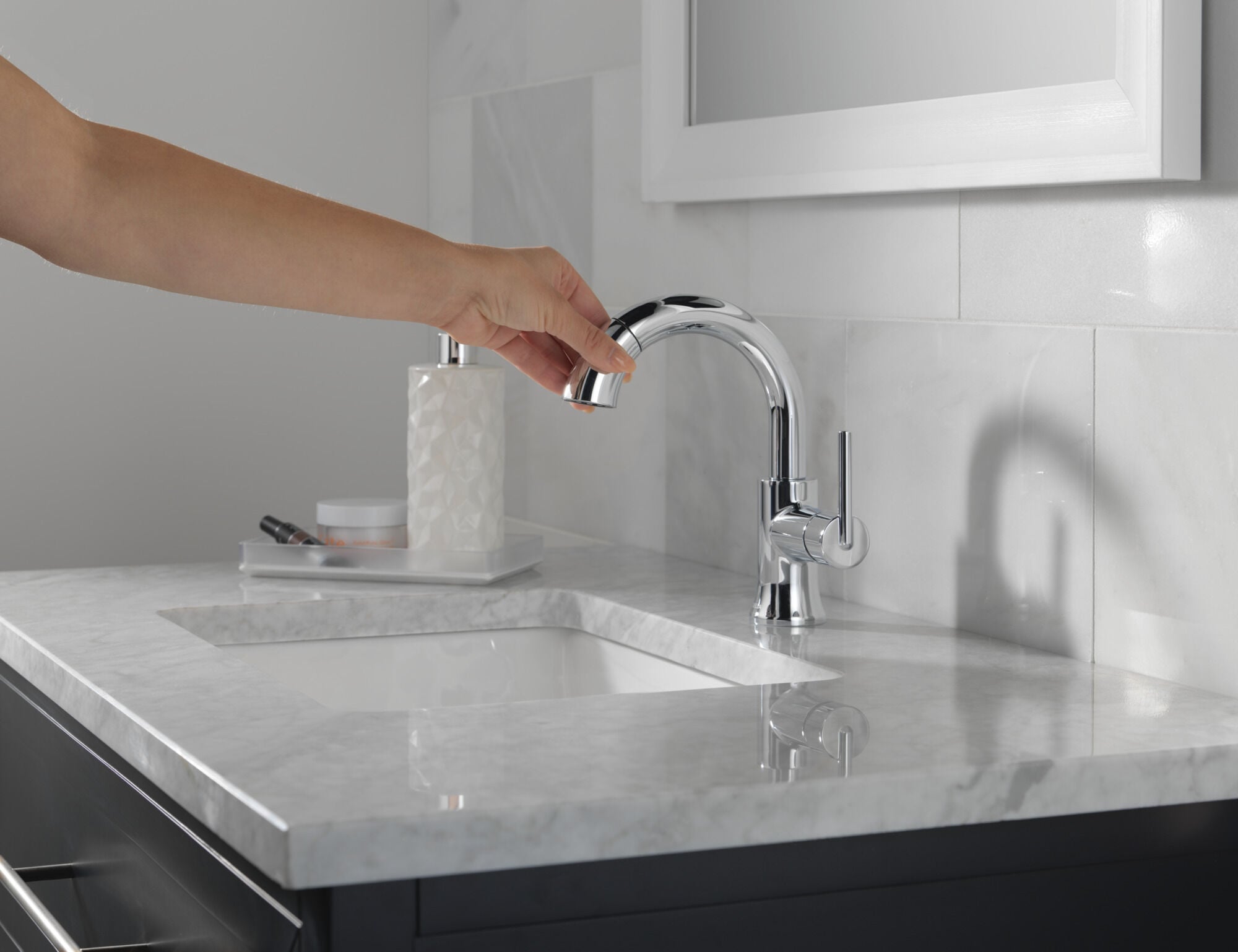 Single Handle Pull-Down Bathroom Faucet in Chrome 559HAR-PD-DST