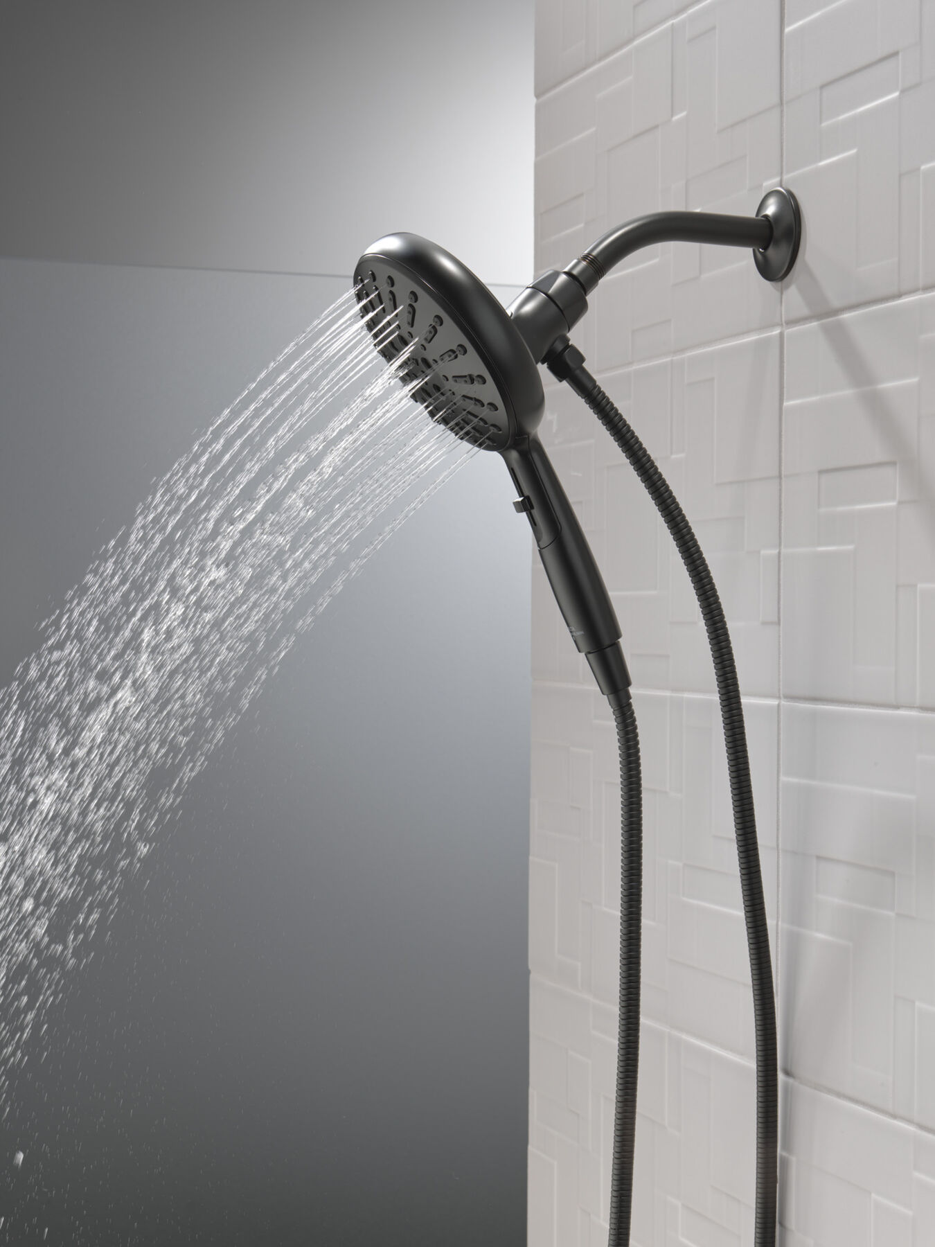 7-Setting SureDock&reg; Magnetic Hand Shower