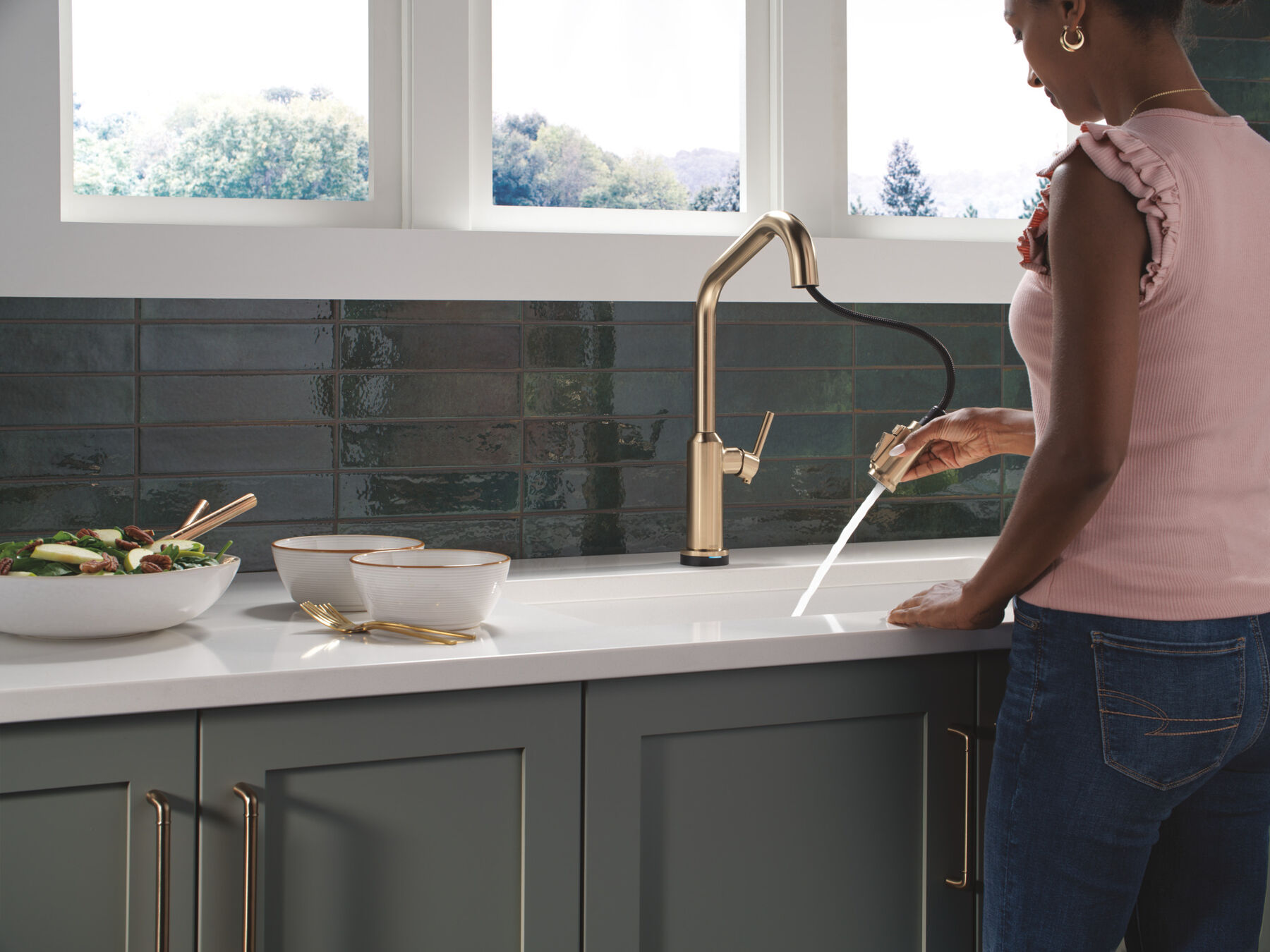 Touch2O&reg; Technology Kitchen Faucet with Touchless Technology