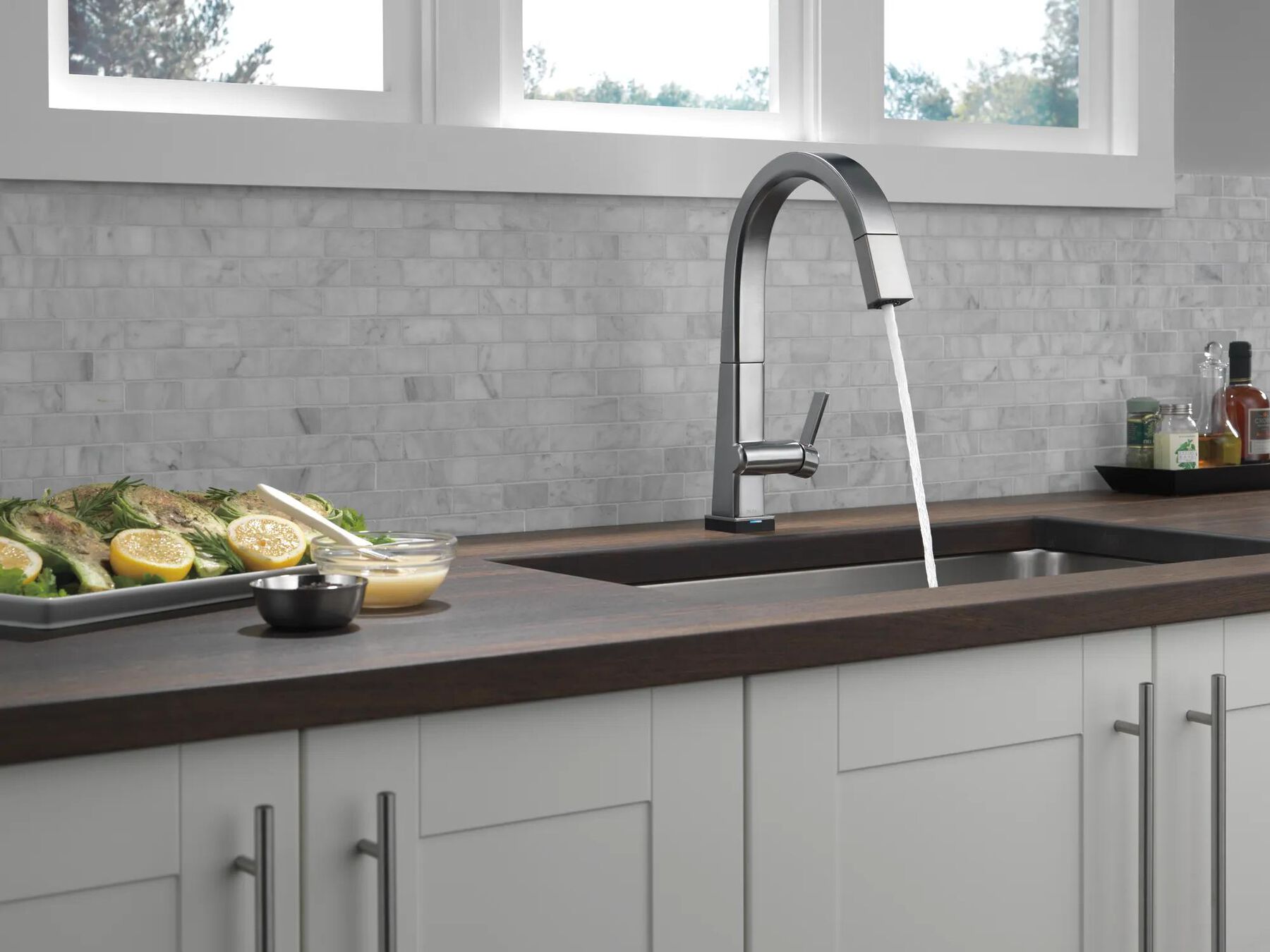 Single Handle Pull-Down Kitchen Faucet with Touch<sub>2</sub>O&reg; Technology Technology