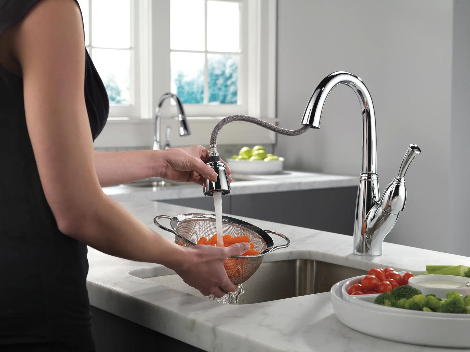 Single Handle Pull-Down Kitchen Faucet