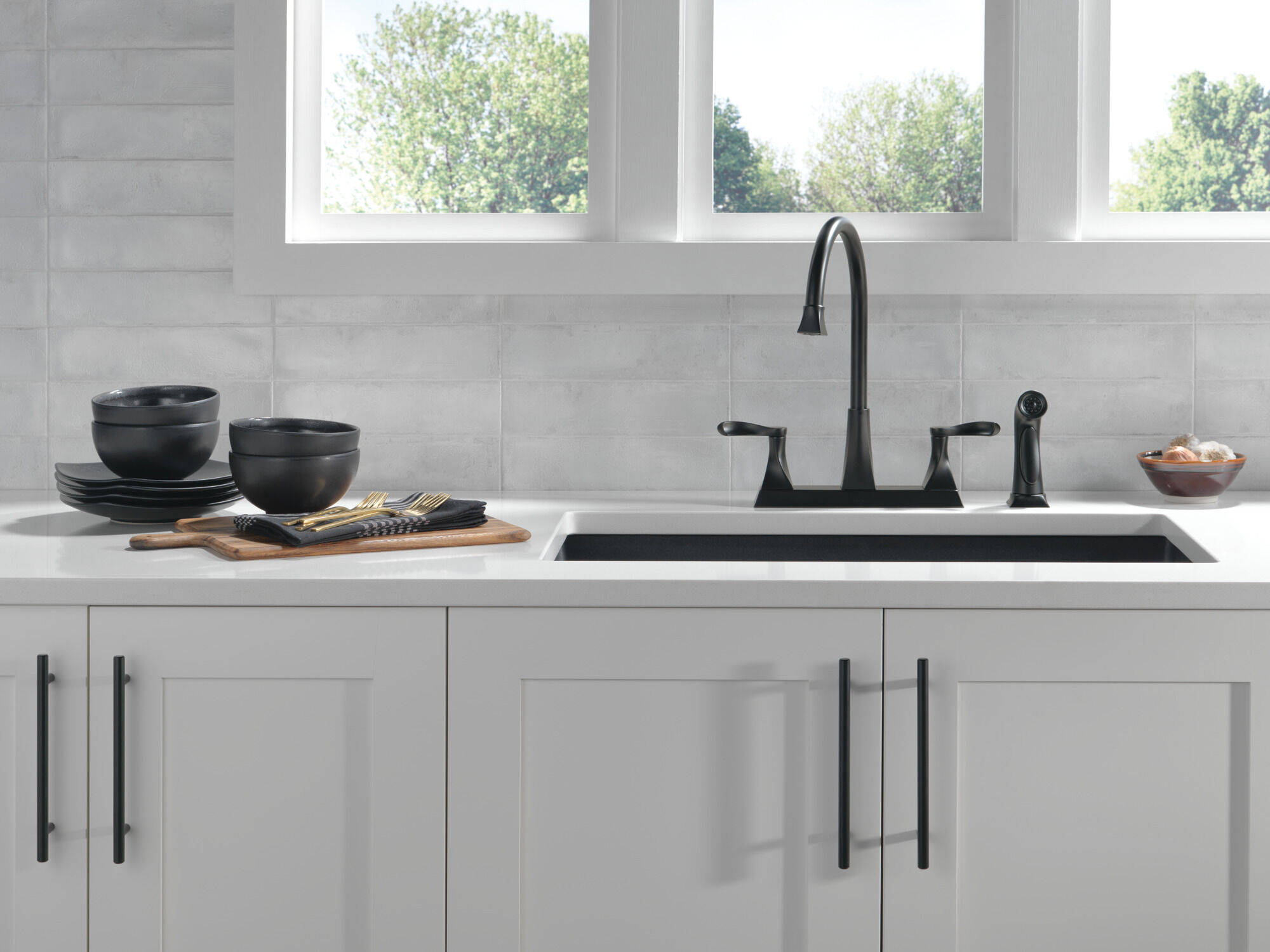 Two Handle Kitchen Faucet with Spray in Matte Black 21741LF-BL