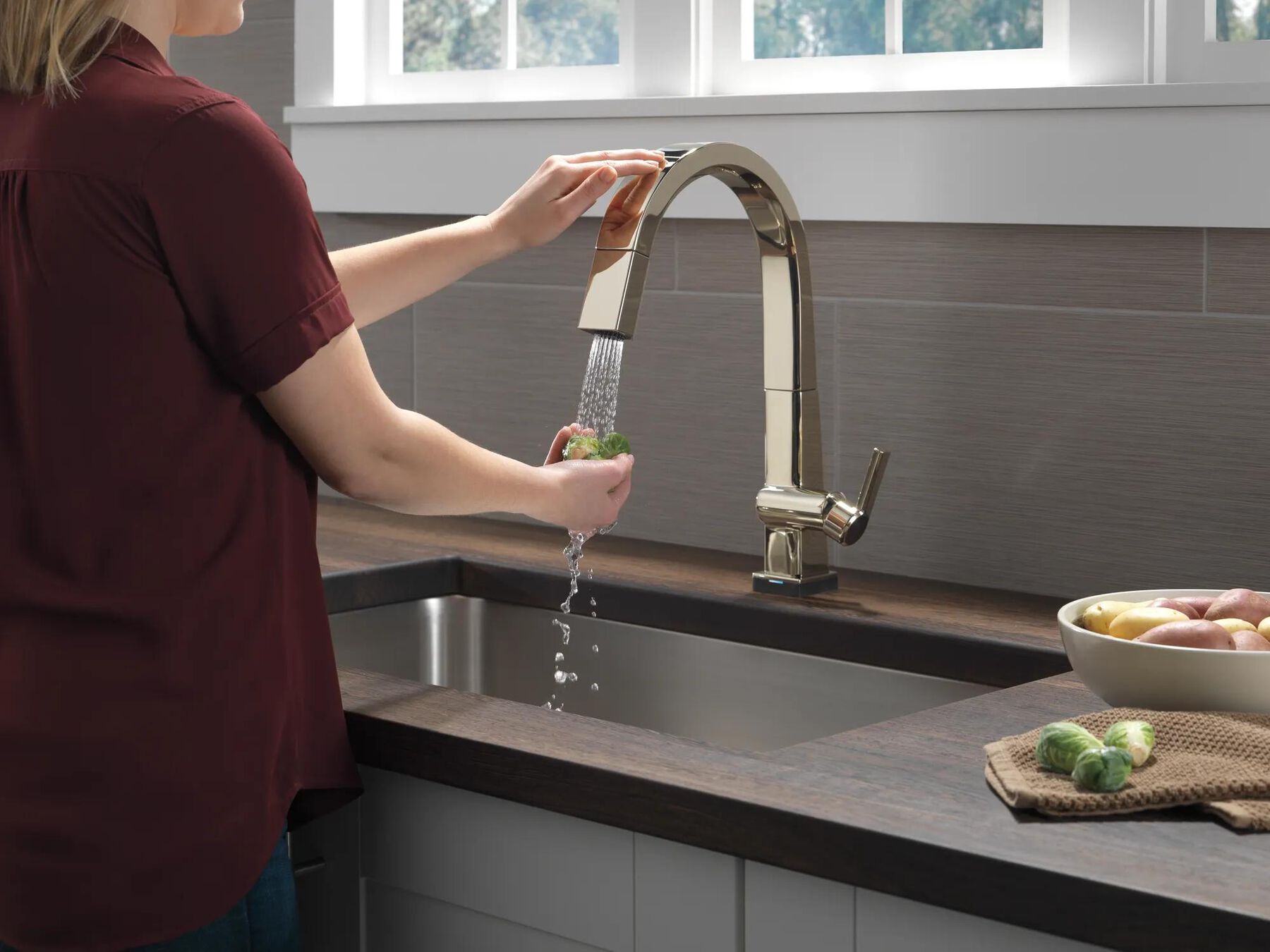 Single Handle Pull Down Kitchen Faucet with Touch<sub>2</sub>O&reg; Technology