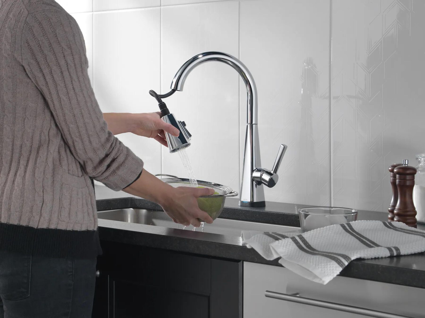 Single-Handle Pull-Down Kitchen Faucet with Touch<sub>2</sub>O&reg; Technology