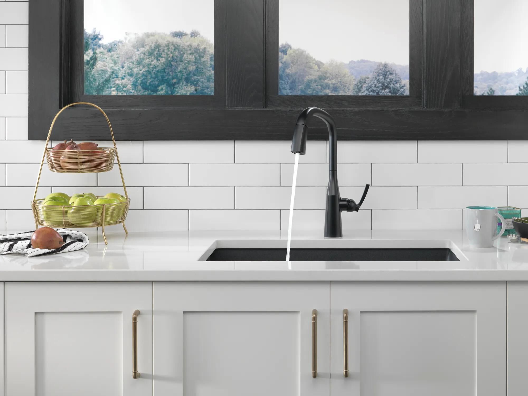 Single Handle Pull-Down Kitchen Faucet in Matte Black 9176-BL-DST