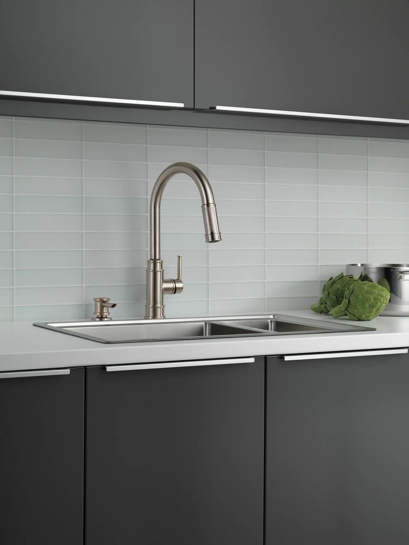 Single Handle Pull-Down Kitchen Faucet