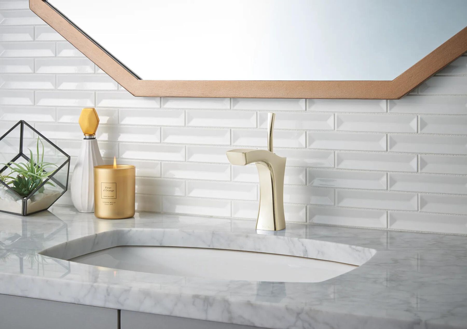 Single Handle Bathroom Faucet - Metal Pop-Up