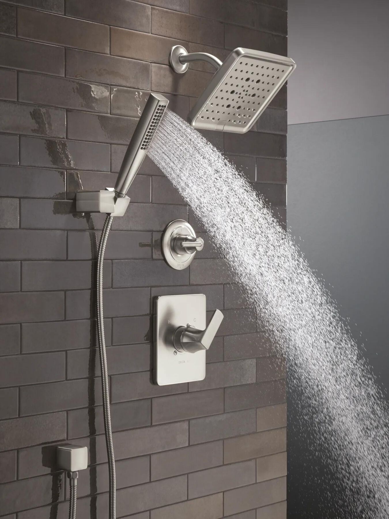 Monitor 14 Series Custom Shower Bundle