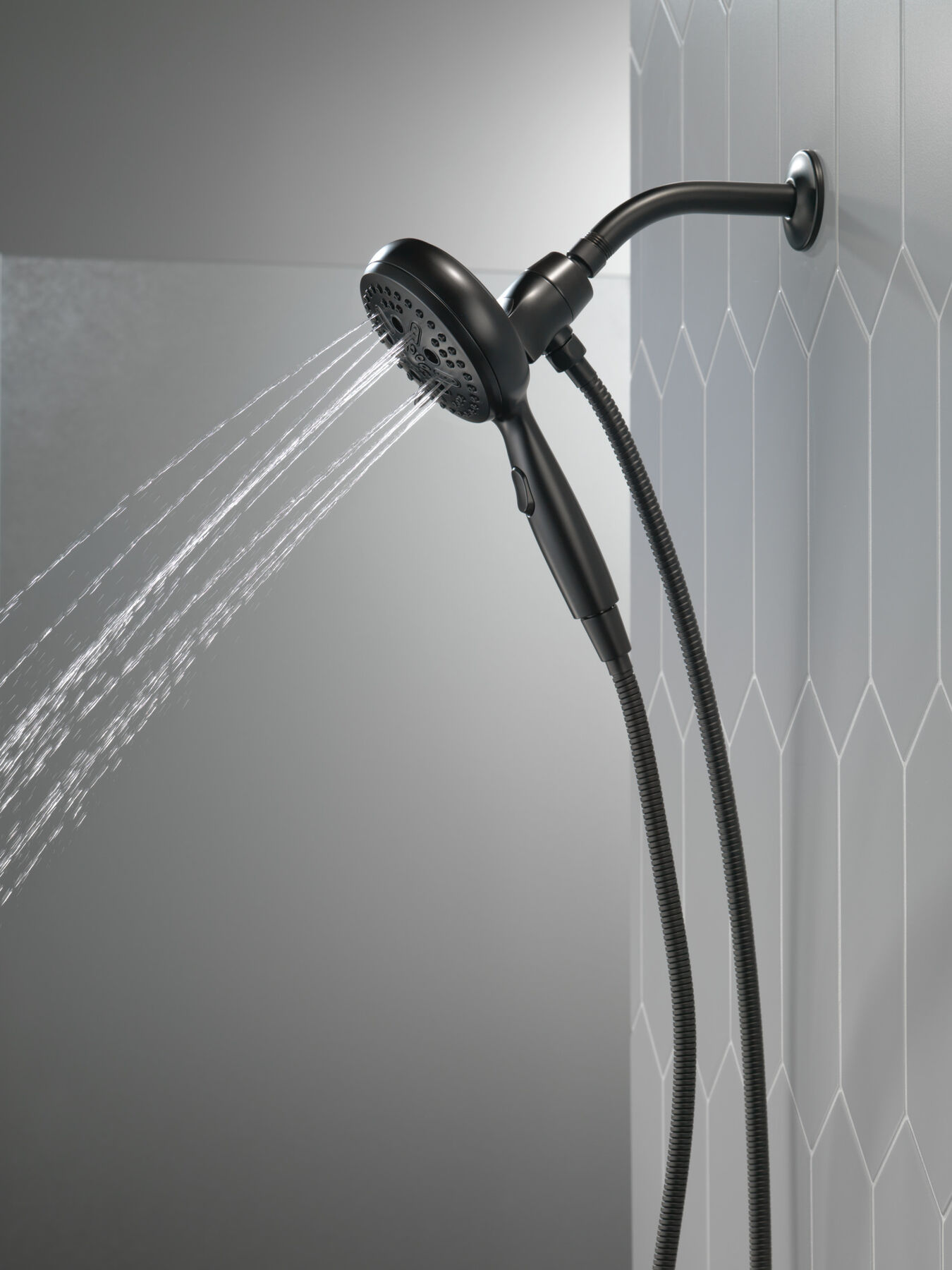 7-Setting SureDock&reg; Magnetic Hand Shower