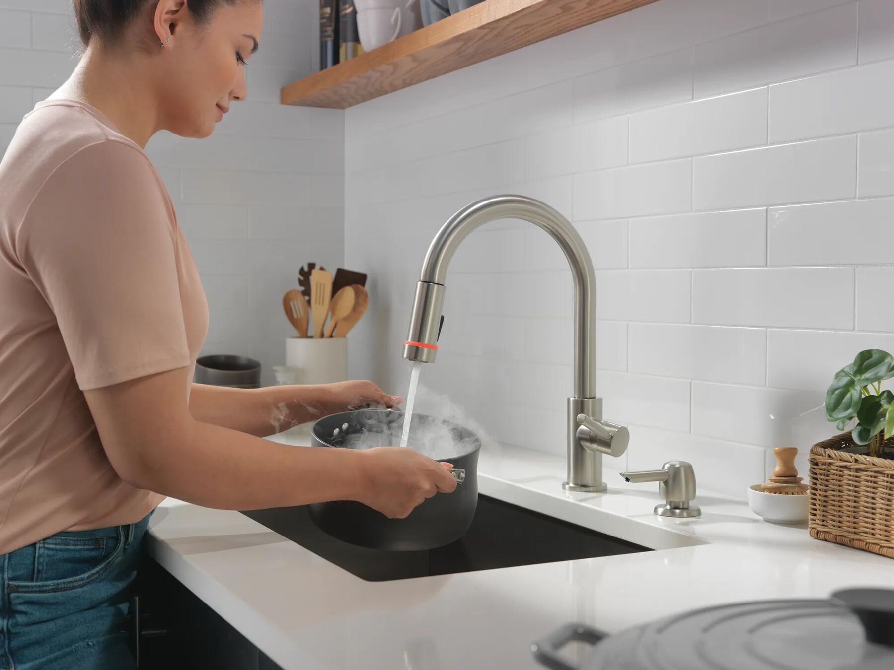 Single Handle Pull-Down Kitchen Faucet (Recertified)