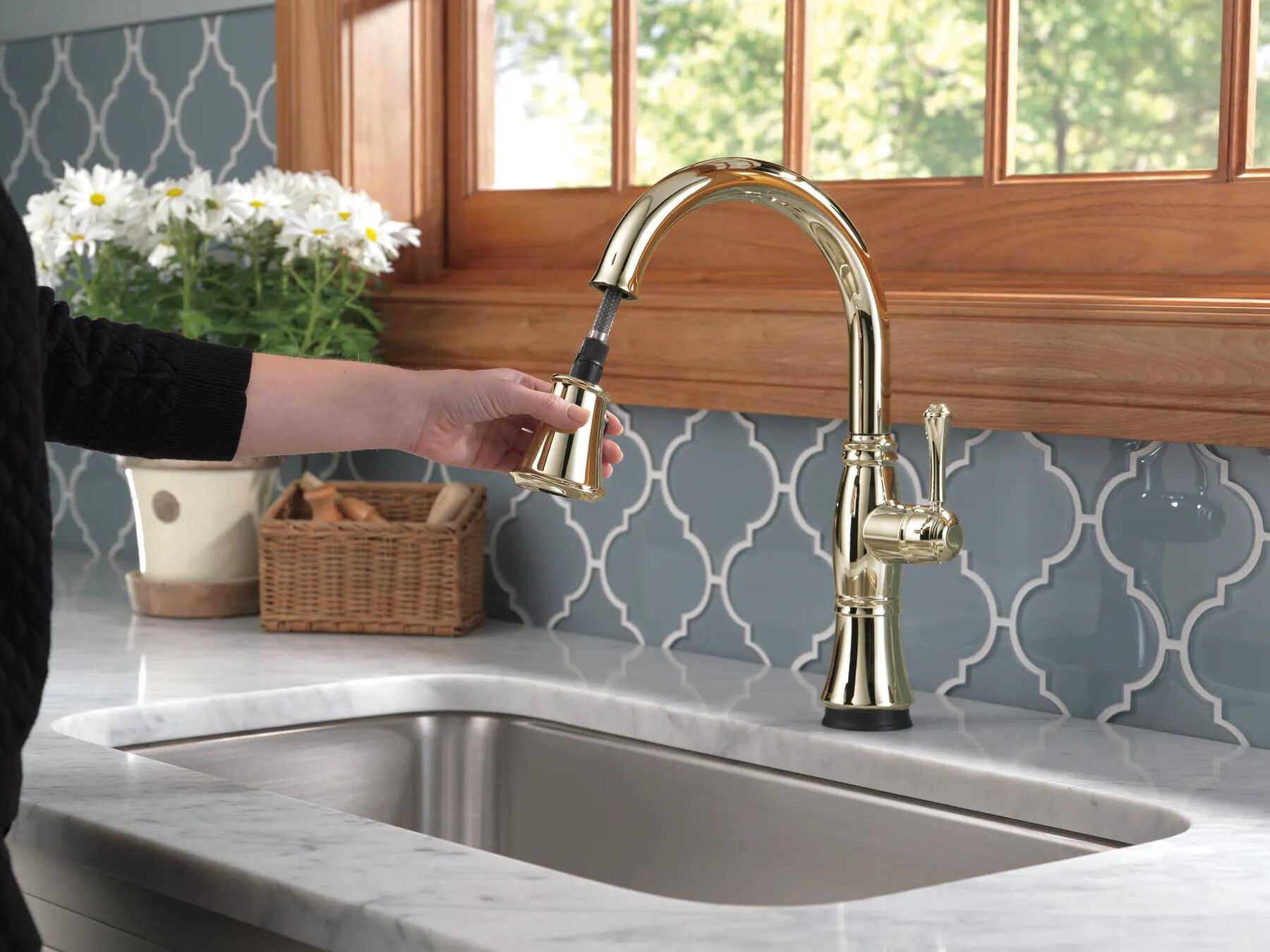 Single Handle Pull-Down Kitchen Faucet with Touch<sub>2</sub>O&reg; and ShieldSpray&reg; Technologies