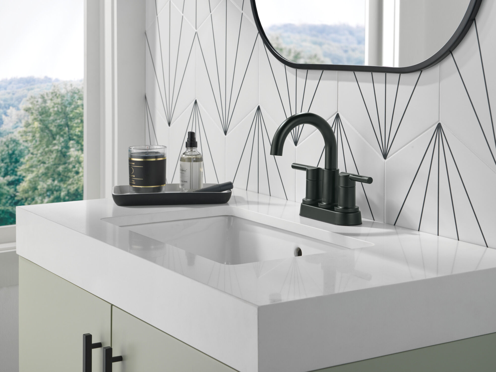 Two Handle Centerset Bathroom Faucet in Matte Black 25749LF-BL