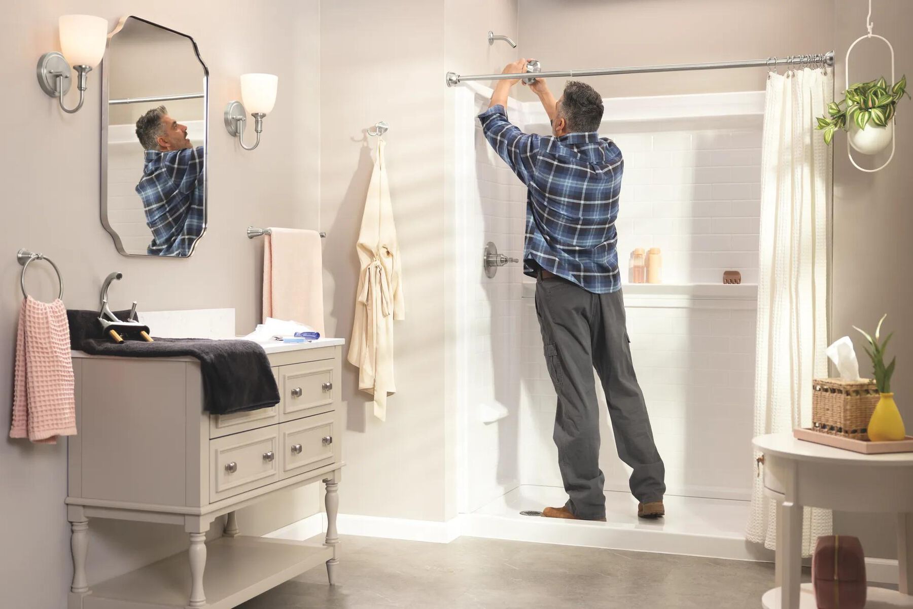 Monitor&reg; 14 Series Tub and Shower