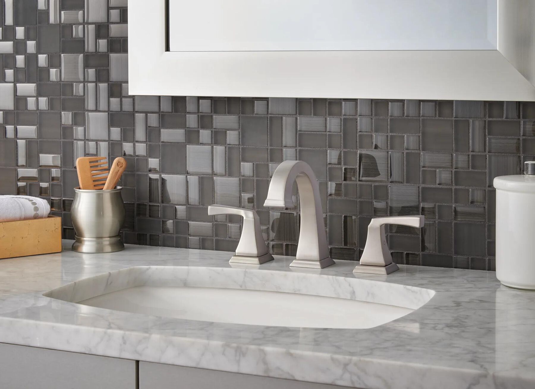 Two Handle Widespread Bathroom Faucet