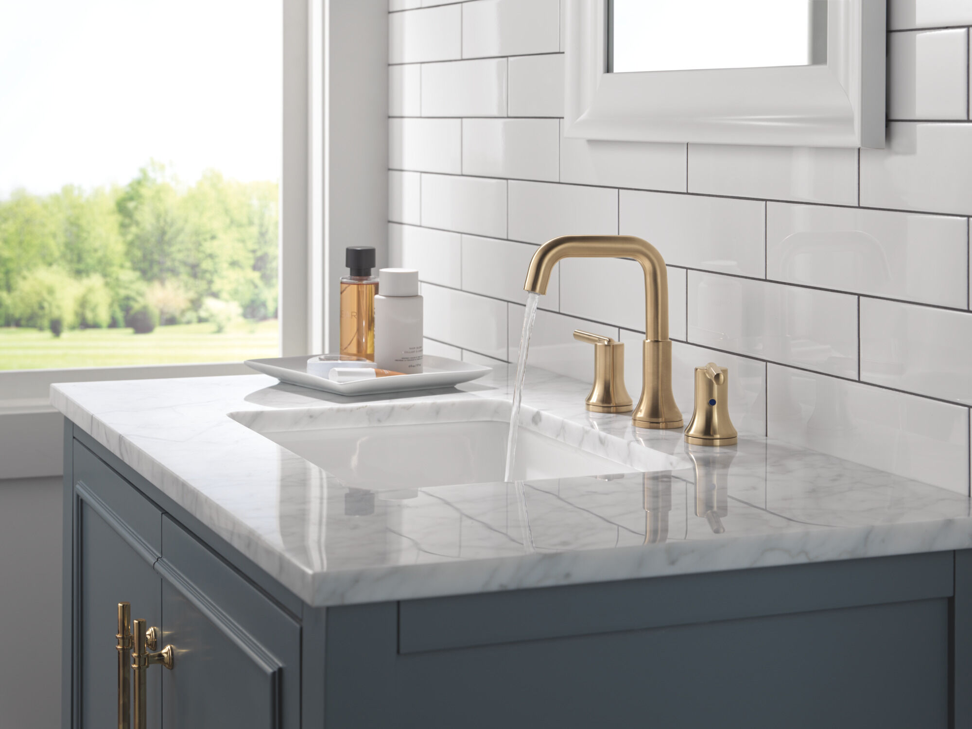 Two Handle Widespread Bathroom Faucet in Champagne Bronze 3554