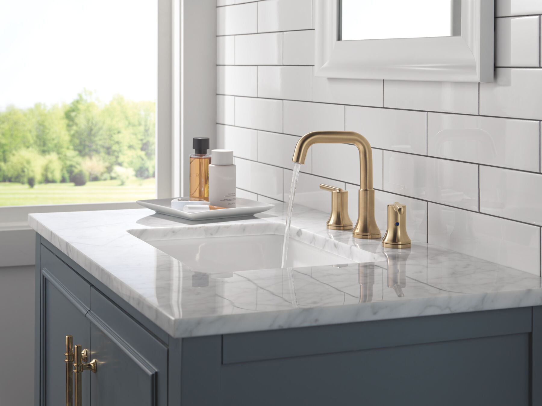 Two Handle Widespread Bathroom Faucet