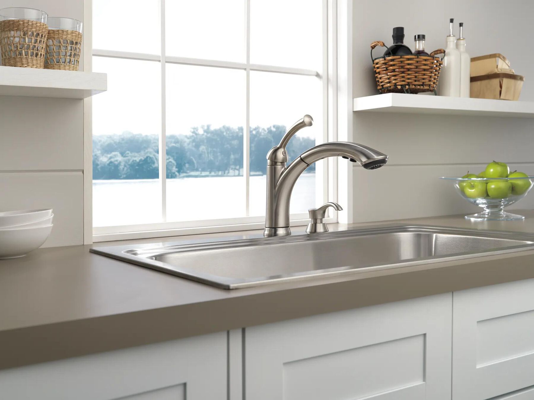 Single Handle Pull-Out Kitchen Faucet with Soap Dispenser (Recertified)