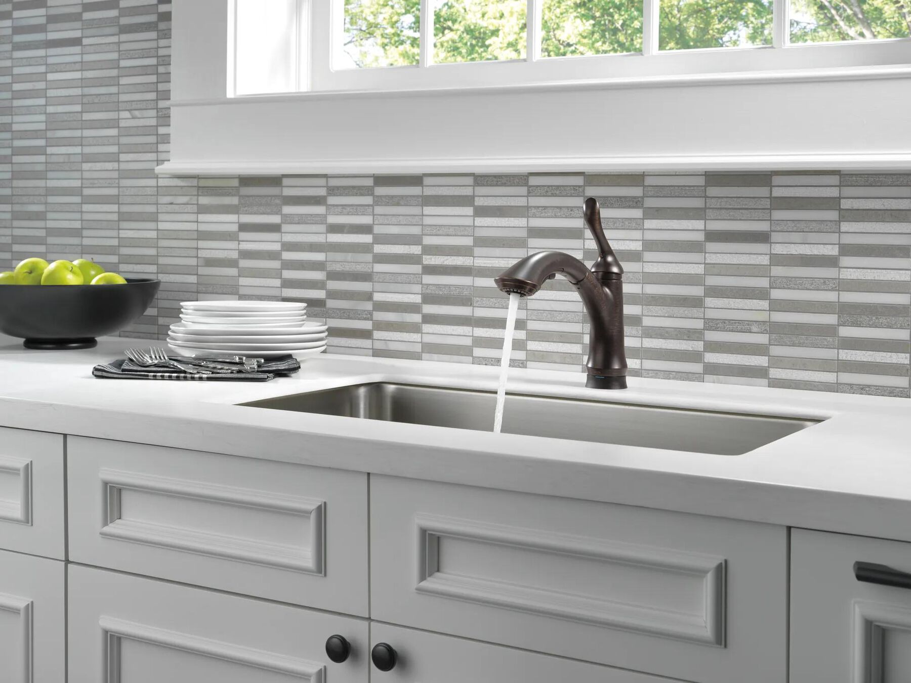Single Handle Pull-Out Kitchen Faucet with Touch2O&reg; Technology