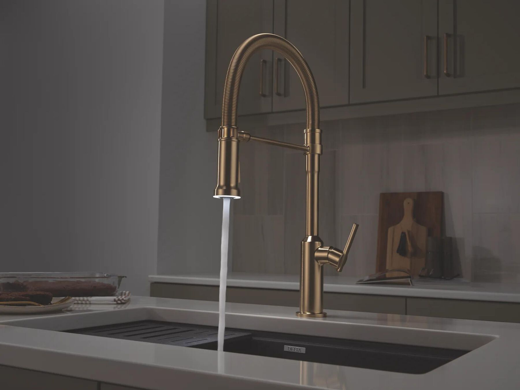 Single Handle Pull-Down Kitchen Faucet With Spring Spout